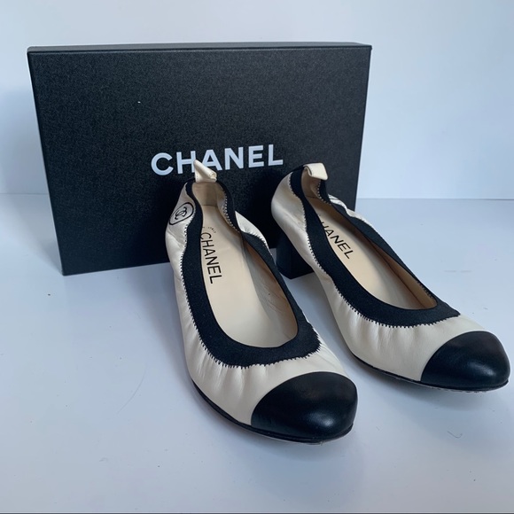 CHANEL Lambskin Patent CC Elastic Stretch Pumps - Picture 9 of 11